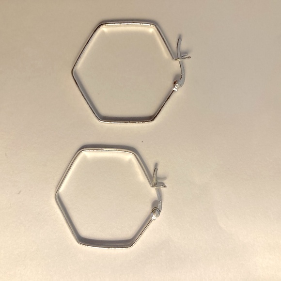 FULL OUTFIT -- Pants with Sleeveless Top and Earrings - Picture 14 of 14